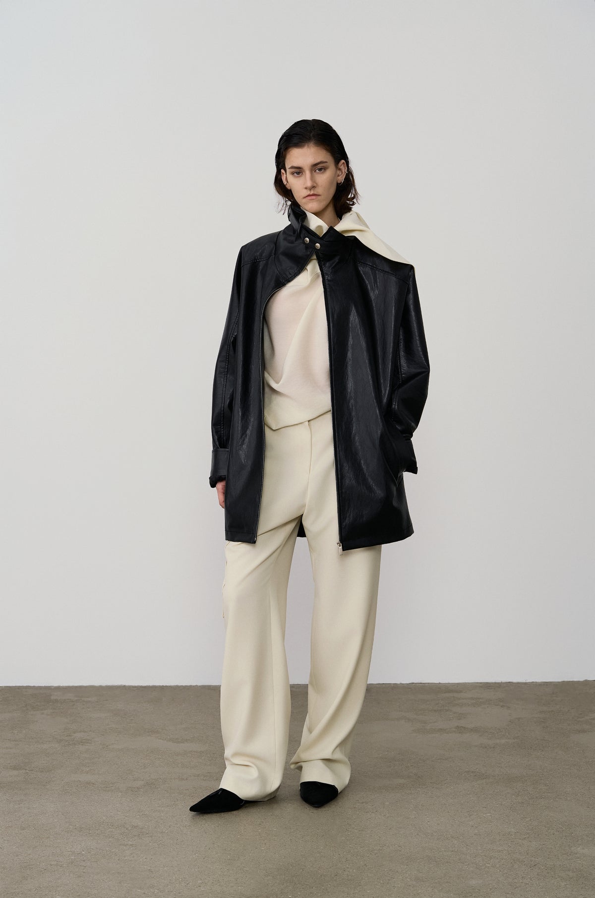 FUNNEL-NECK COATED HALF JACKET