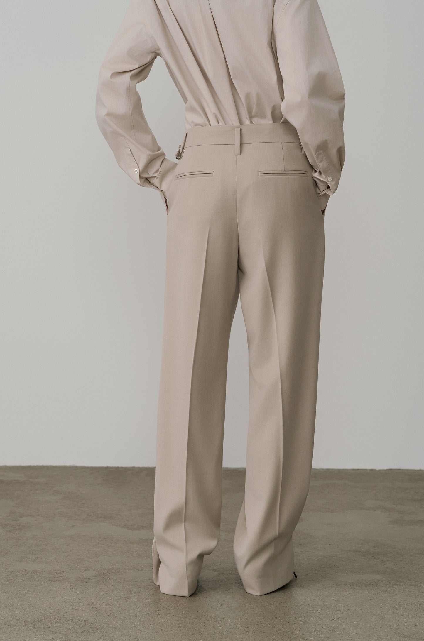 BELTED WAIST PINTUCK TROUSERS