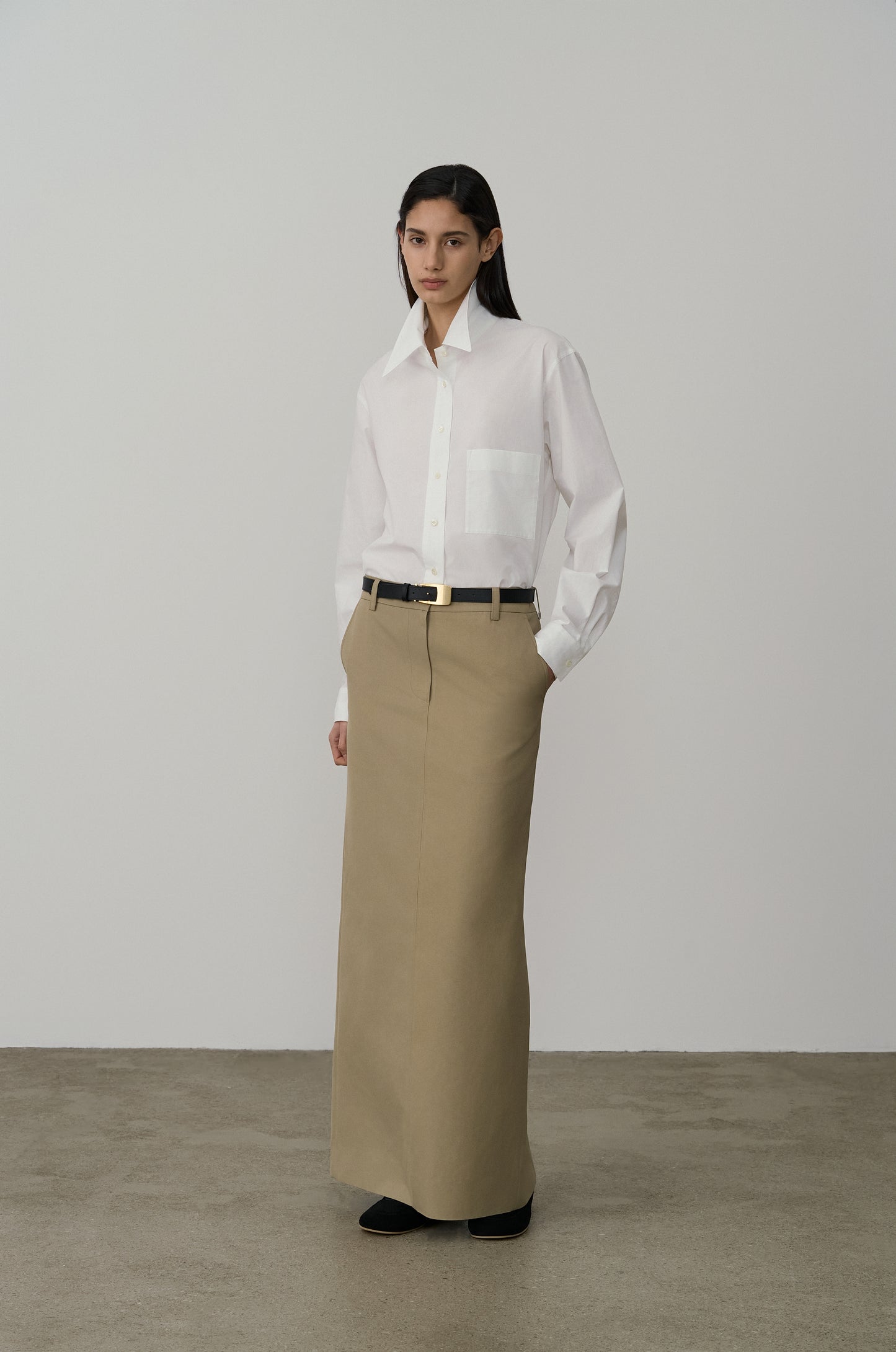CLASSIC BUTTON-UP SHIRT