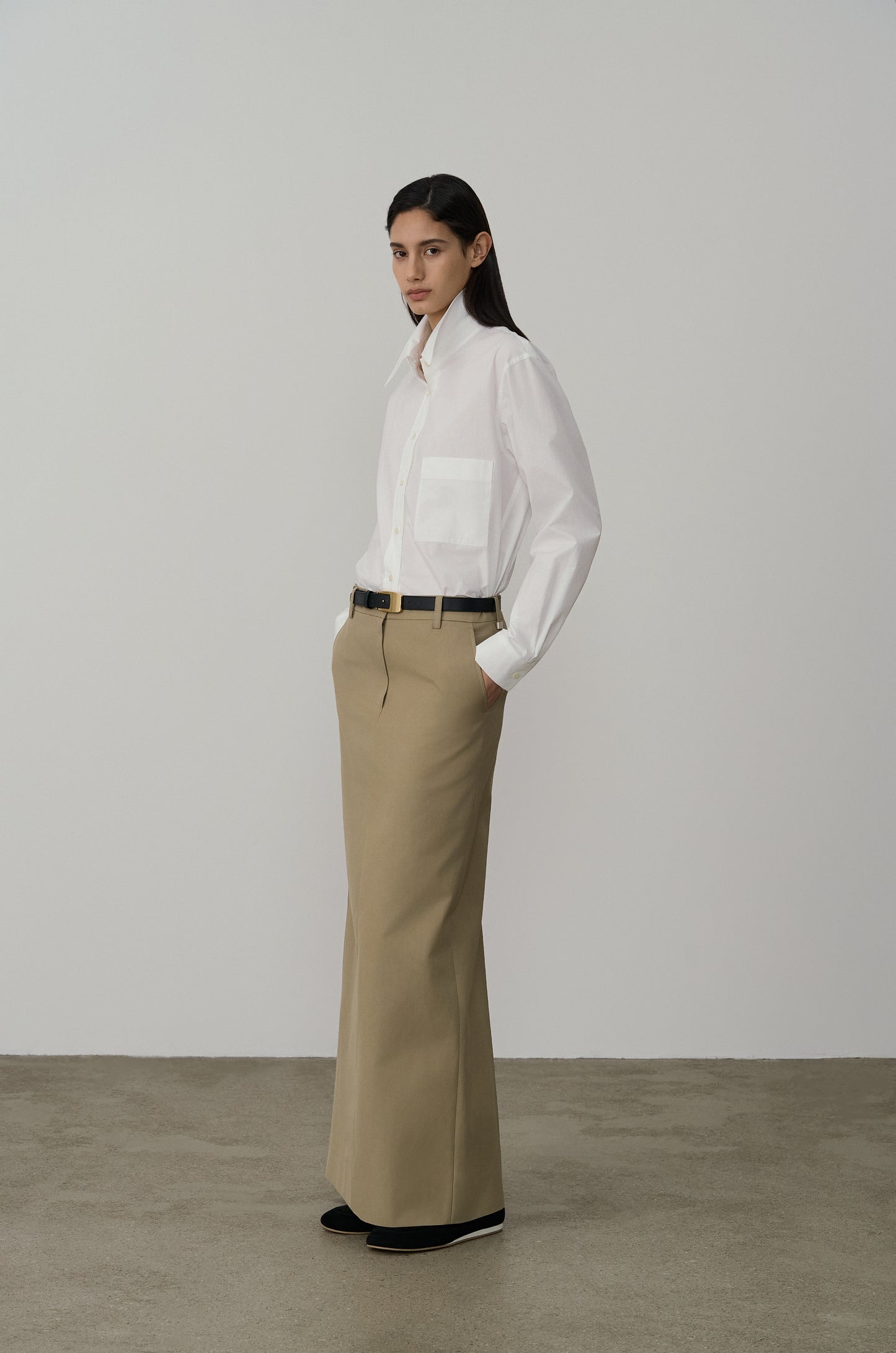 CLASSIC BUTTON-UP SHIRT