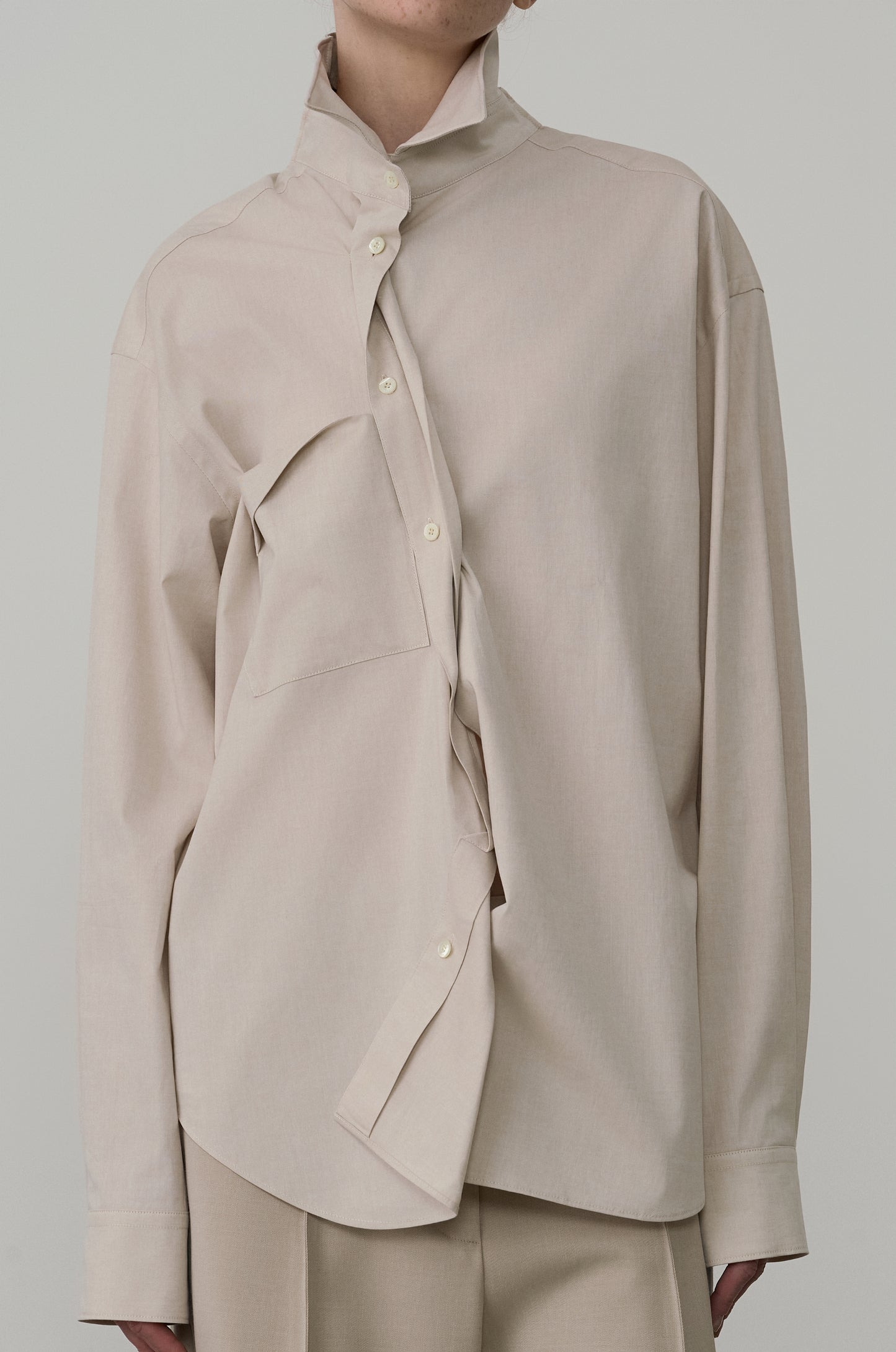 TWISTED WIRED-COLLAR SHIRT