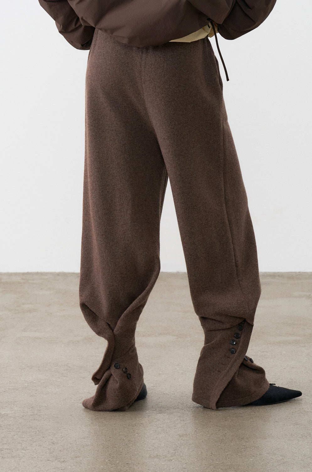 BUTTONED CONVERTIBLE KNIT PANTS