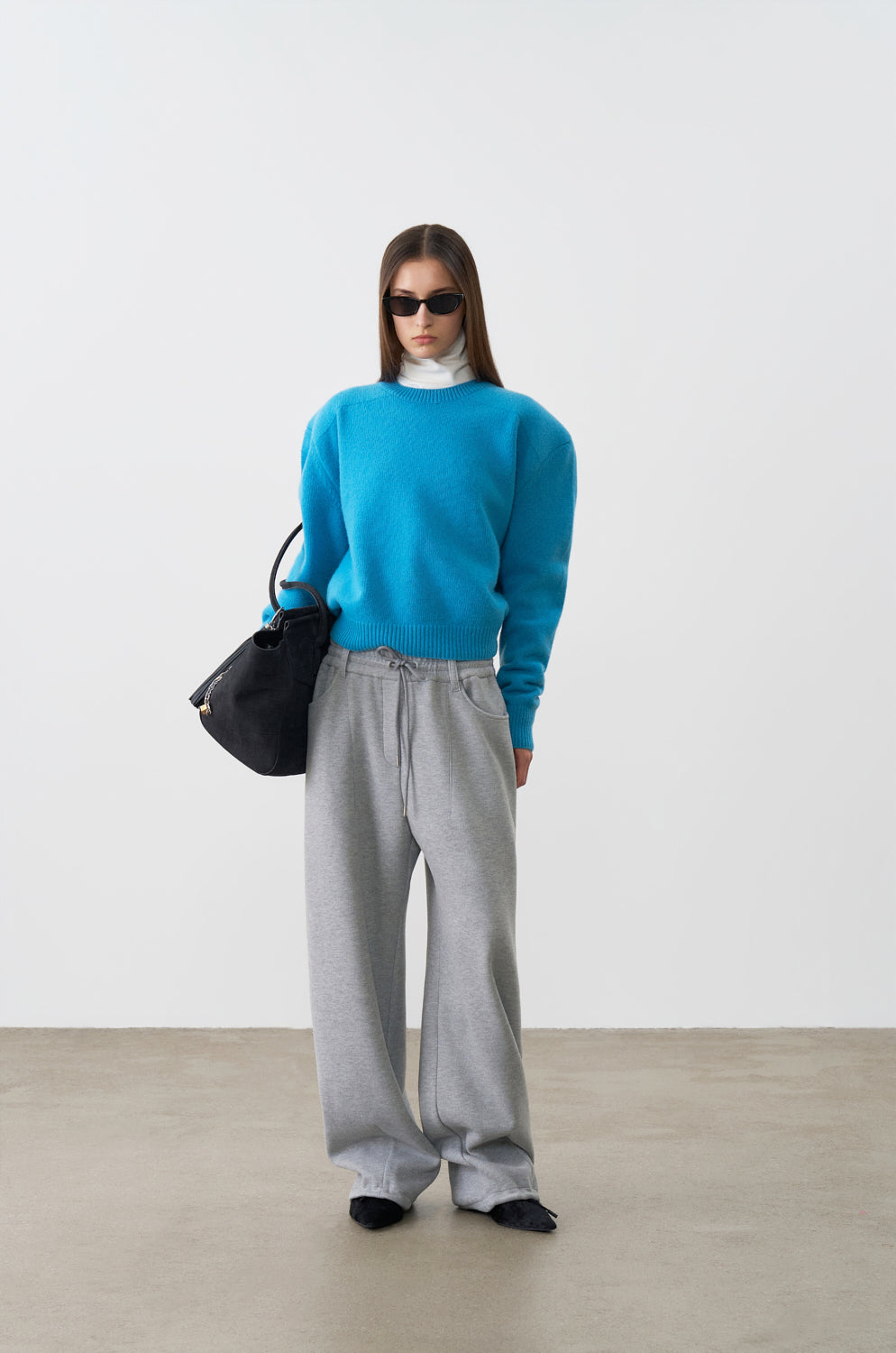 CONTRAST PANEL CREW-NECK KNIT TOP