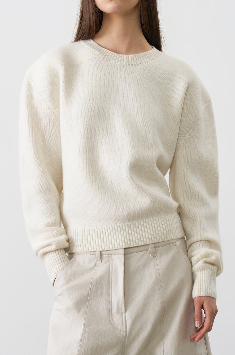 CONTRAST PANEL CREW-NECK KNIT TOP