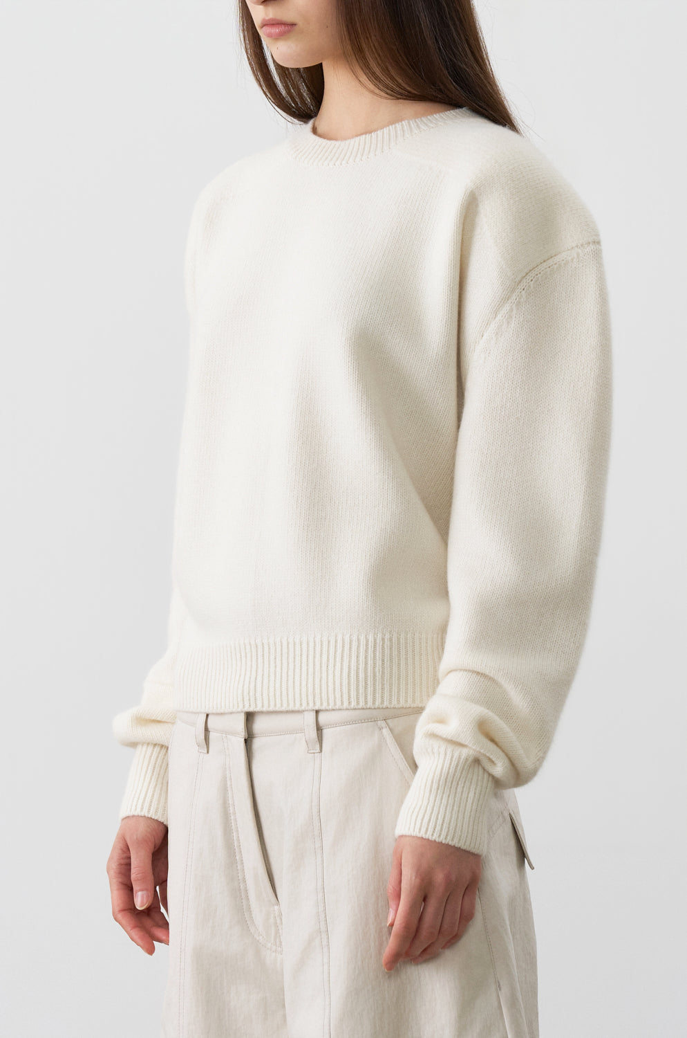 CONTRAST PANEL CREW-NECK KNIT TOP