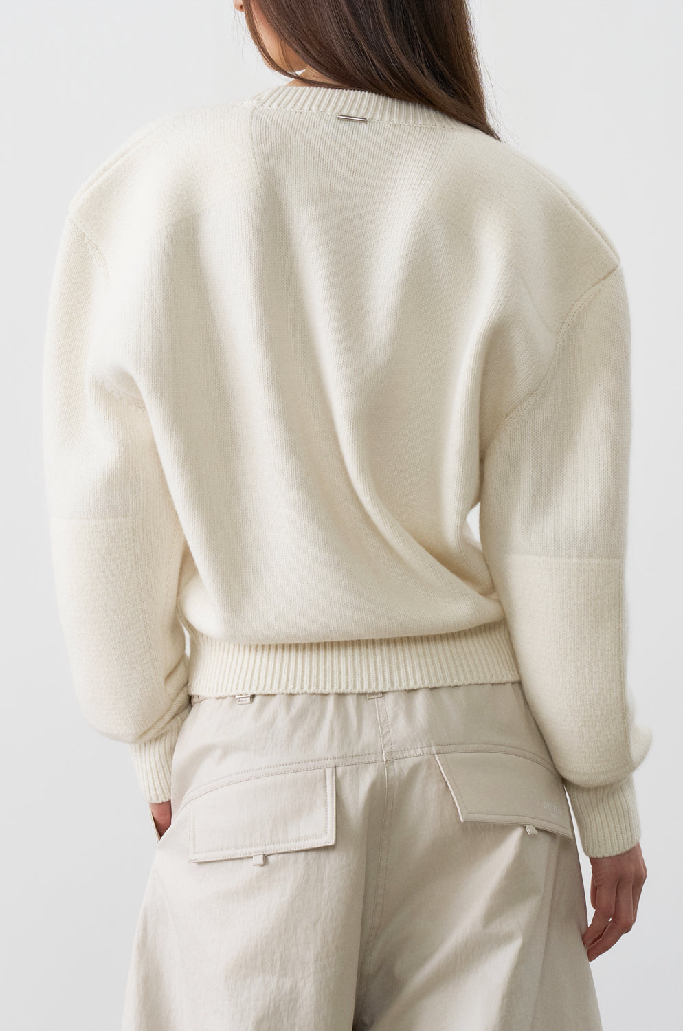 CONTRAST PANEL CREW-NECK KNIT TOP