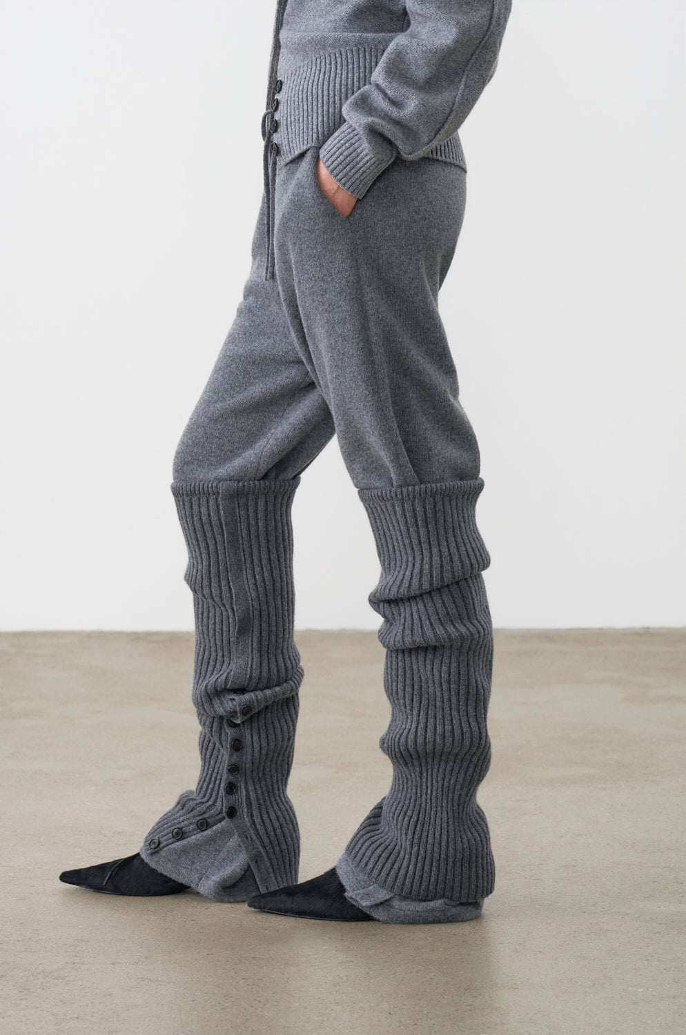 BUTTONED RIBBED LEG WARMERS